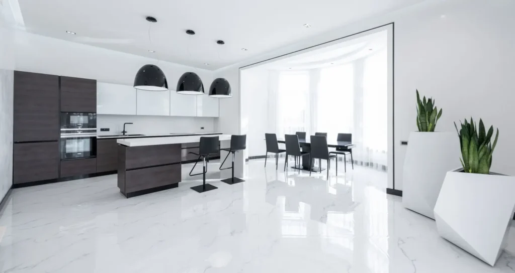 Cocina con suelo de porcelanato para comparar color, formato y acabado